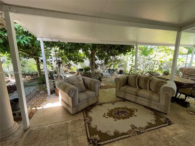 15 NW 197th St, Miami Gardens FL 33169