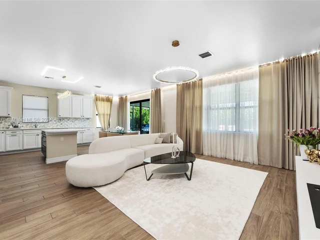 4642 W Pinehurst Trl W, Oakland Park FL 33309