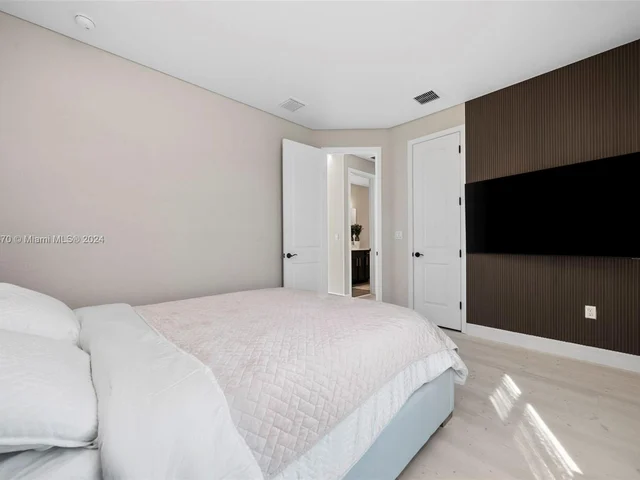 4642 W Pinehurst Trl W, Oakland Park FL 33309