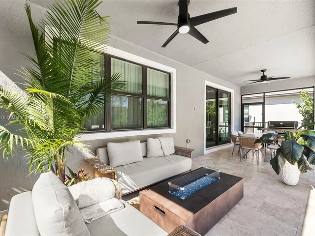 4642 W Pinehurst Trl W, Oakland Park FL 33309