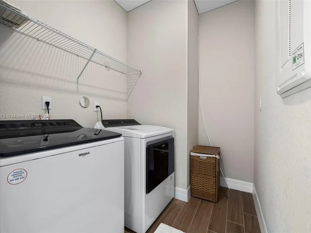 4642 W Pinehurst Trl W, Oakland Park FL 33309