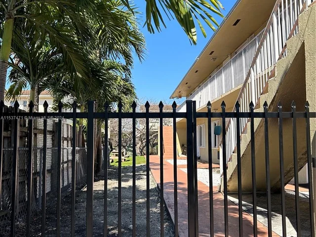 10973 SW 4th St # 202, Sweetwater FL 33174