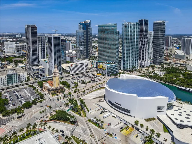 851 NE 1st Ave # 806, Miami FL 33132