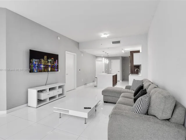 851 NE 1st Ave # 806, Miami FL 33132