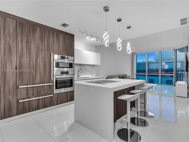 851 NE 1st Ave # 806, Miami FL 33132