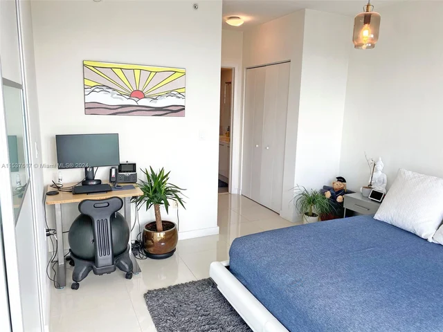 92 SW 3rd St # 4007, Miami FL 33130