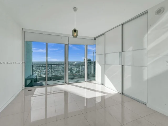 92 SW 3rd St # 4007, Miami FL 33130