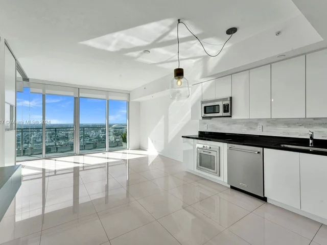 92 SW 3rd St # 4007, Miami FL 33130