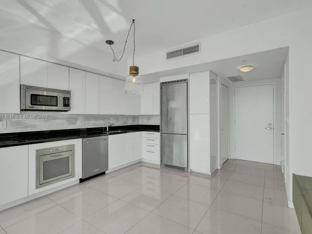 92 SW 3rd St # 4007, Miami FL 33130