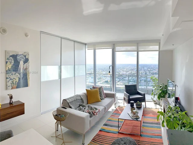 92 SW 3rd St # 4007, Miami FL 33130