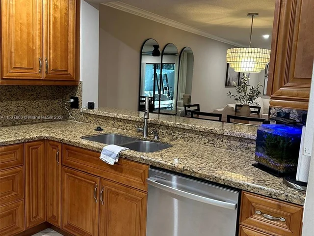 1140 NW 99th Ave # 70, Pembroke Pines FL 33024