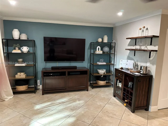 1140 NW 99th Ave # 70, Pembroke Pines FL 33024