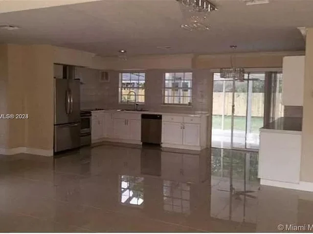 21100 NE 24th Ct # 21100, Miami FL 33180