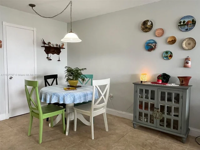 2841 NE 163rd St # 811, North Miami Beach FL 33160