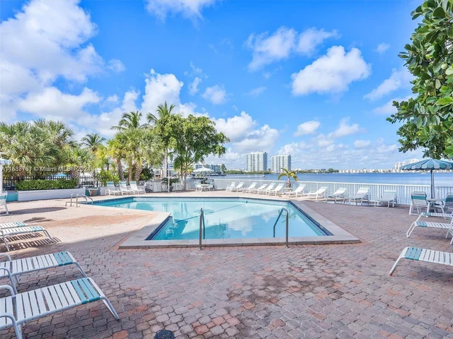 2841 NE 163rd St # 811, North Miami Beach FL 33160