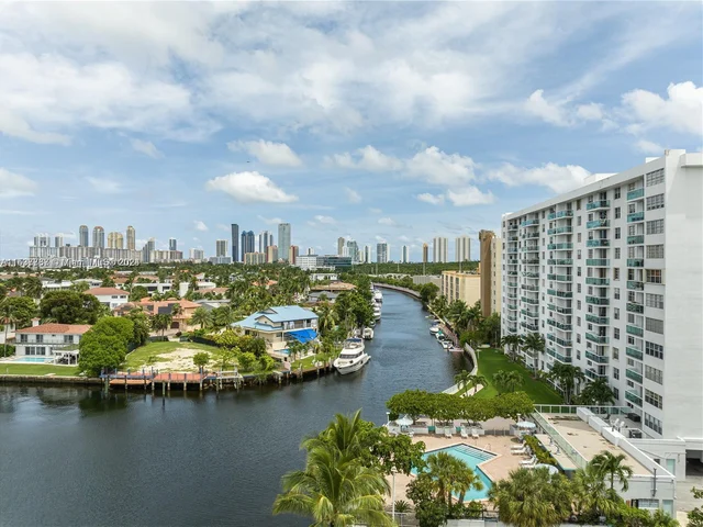 2841 NE 163rd St # 811, North Miami Beach FL 33160