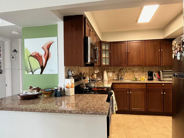 2841 NE 163rd St # 811, North Miami Beach FL 33160