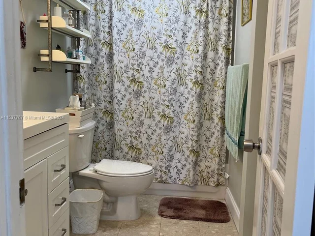 2841 NE 163rd St # 811, North Miami Beach FL 33160