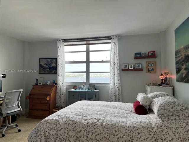 2841 NE 163rd St # 811, North Miami Beach FL 33160