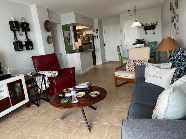 2841 NE 163rd St # 811, North Miami Beach FL 33160