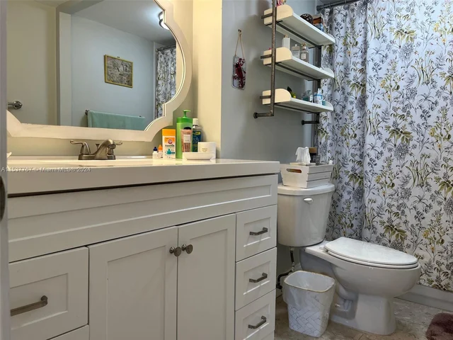 2841 NE 163rd St # 811, North Miami Beach FL 33160