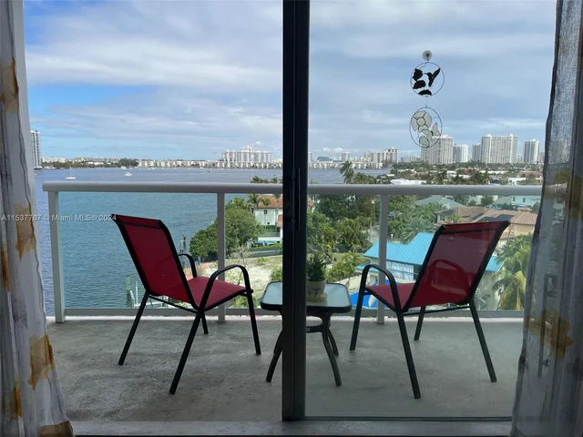 2841 NE 163rd St # 811, North Miami Beach FL 33160