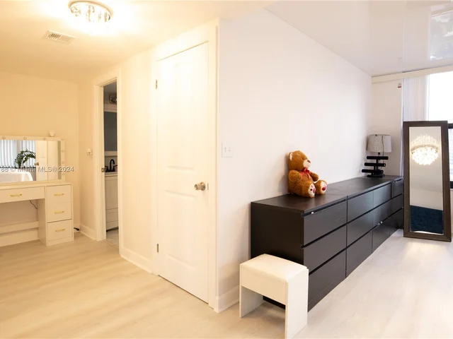 2500 Parkview Dr # 1714, Hallandale Beach FL 33009