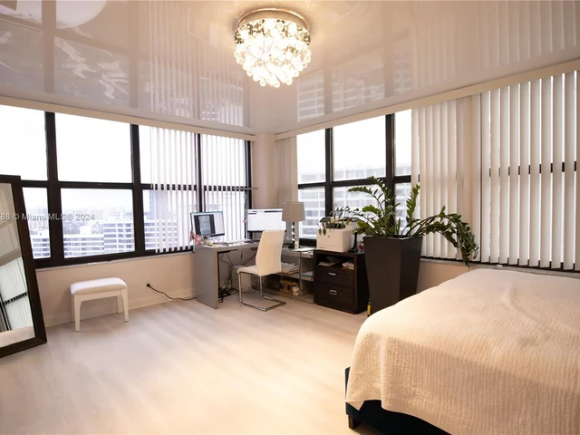 2500 Parkview Dr # 1714, Hallandale Beach FL 33009