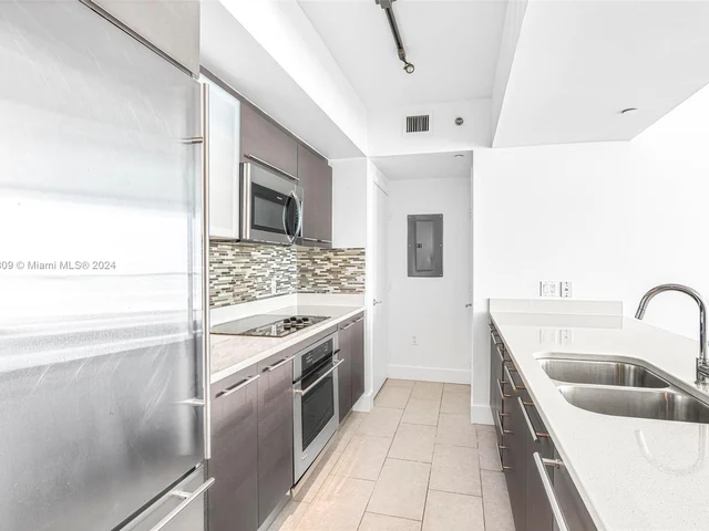 55 SE 6th St # 3705, Miami FL 33131