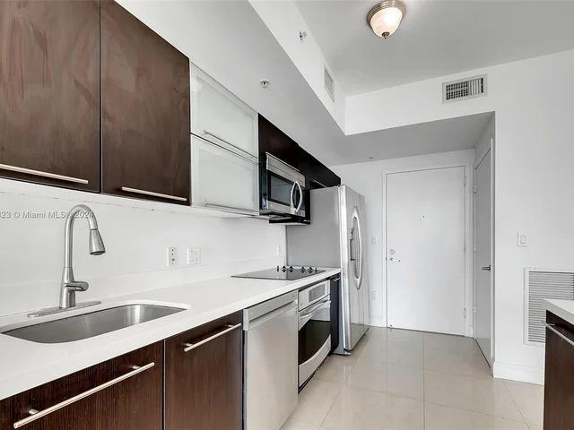 90 SW 3rd St # 3903, Miami FL 33130