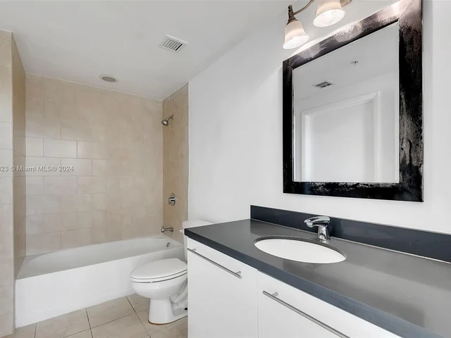 90 SW 3rd St # 3903, Miami FL 33130