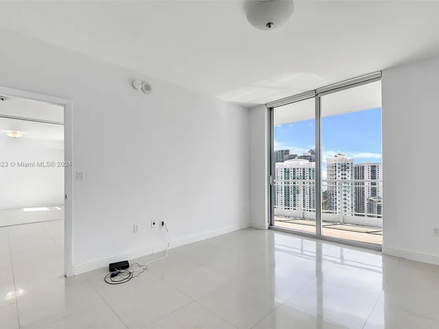 90 SW 3rd St # 3903, Miami FL 33130