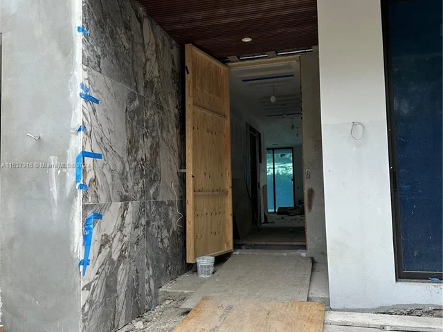 706 NE 17th Way, Fort Lauderdale FL 33304