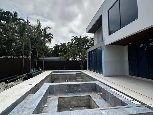 706 NE 17th Way, Fort Lauderdale FL 33304