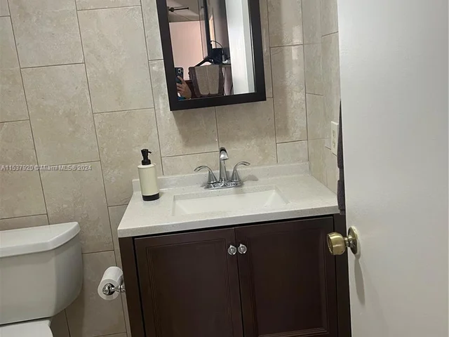 10895 NW 7th St # 28, Miami FL 33172