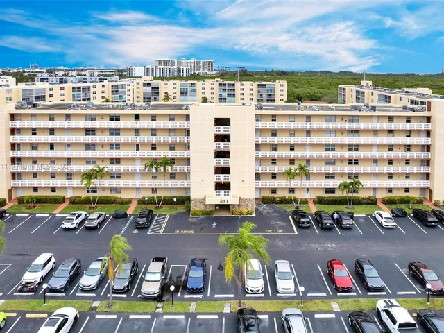 431 SE 3rd St # 402, Dania Beach FL 33004