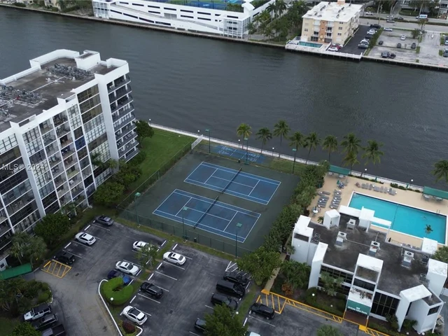 1000 Parkview Dr # 415, Hallandale Beach FL 33009