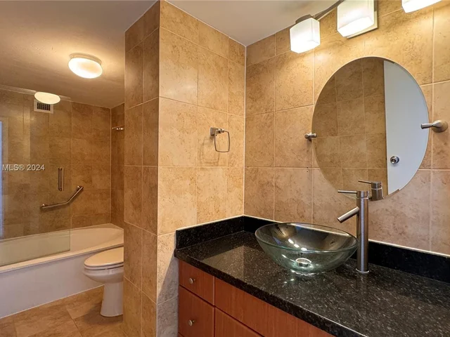 1000 Parkview Dr # 415, Hallandale Beach FL 33009