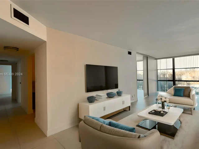 1000 Parkview Dr # 415, Hallandale Beach FL 33009