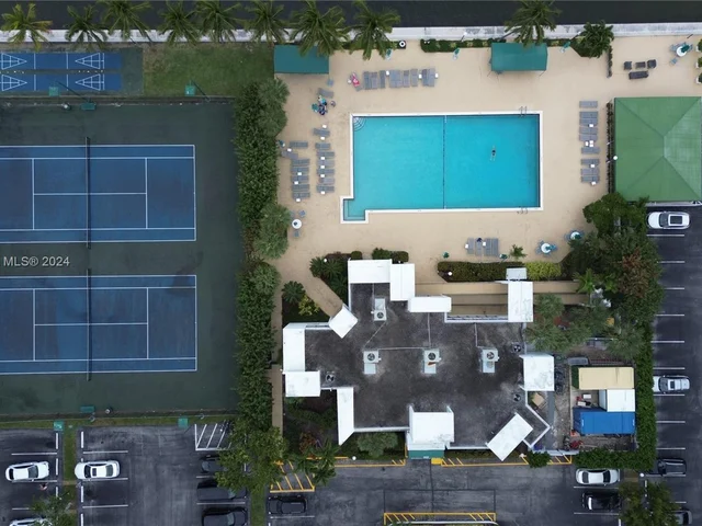 1000 Parkview Dr # 415, Hallandale Beach FL 33009