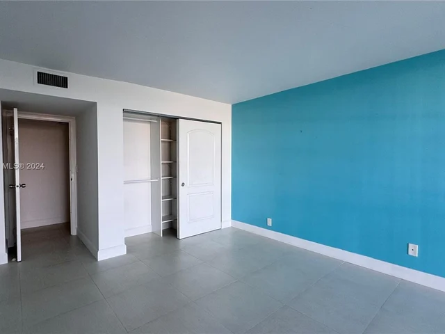 1000 Parkview Dr # 415, Hallandale Beach FL 33009