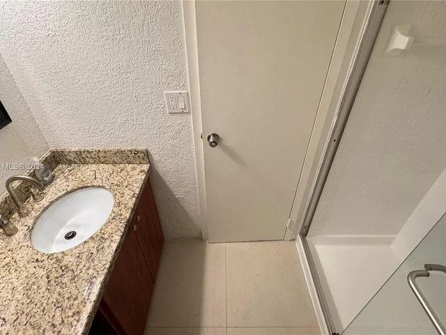 1000 Parkview Dr # 415, Hallandale Beach FL 33009