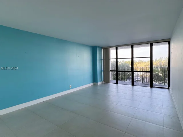 1000 Parkview Dr # 415, Hallandale Beach FL 33009