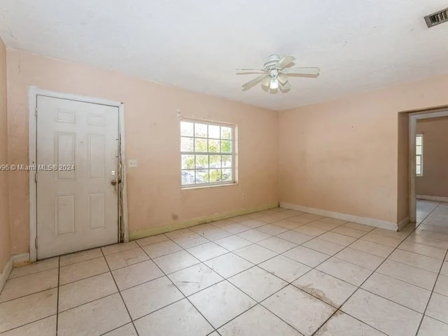 702 E 37th St, Hialeah FL 33013