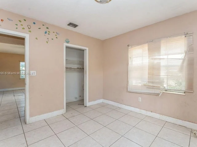 702 E 37th St, Hialeah FL 33013