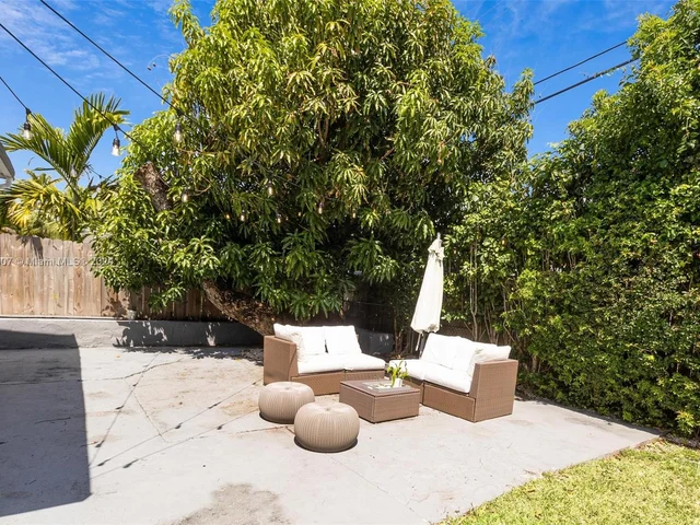 2485 SW 19th Ter, Miami FL 33145