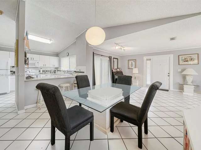 11319 SW 74th Ter, Miami FL 33173