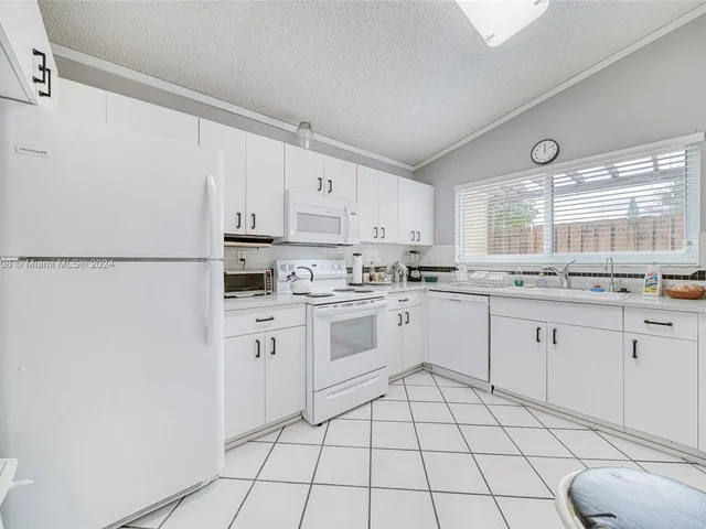 11319 SW 74th Ter, Miami FL 33173