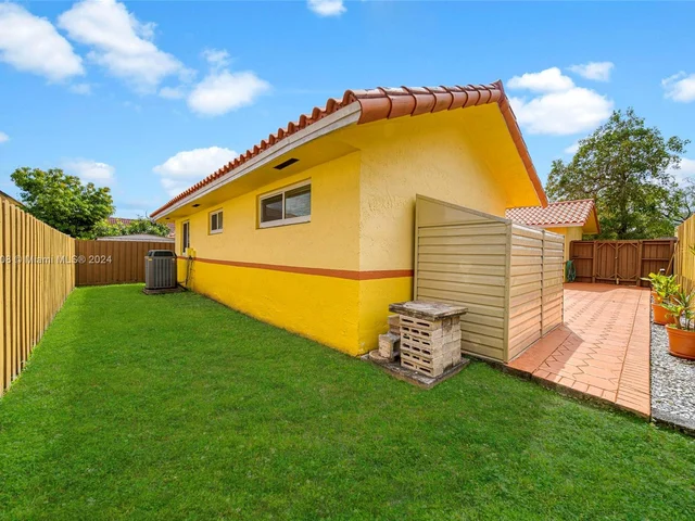 11319 SW 74th Ter, Miami FL 33173