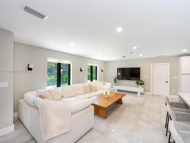 11600 SW 72nd Ave, Pinecrest FL 33156